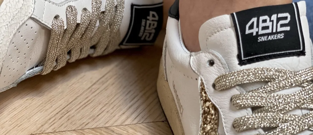 Scarpe 4B12 abbinate a un outfit casual da donna, ideali per la primavera